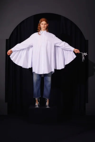 Look 18